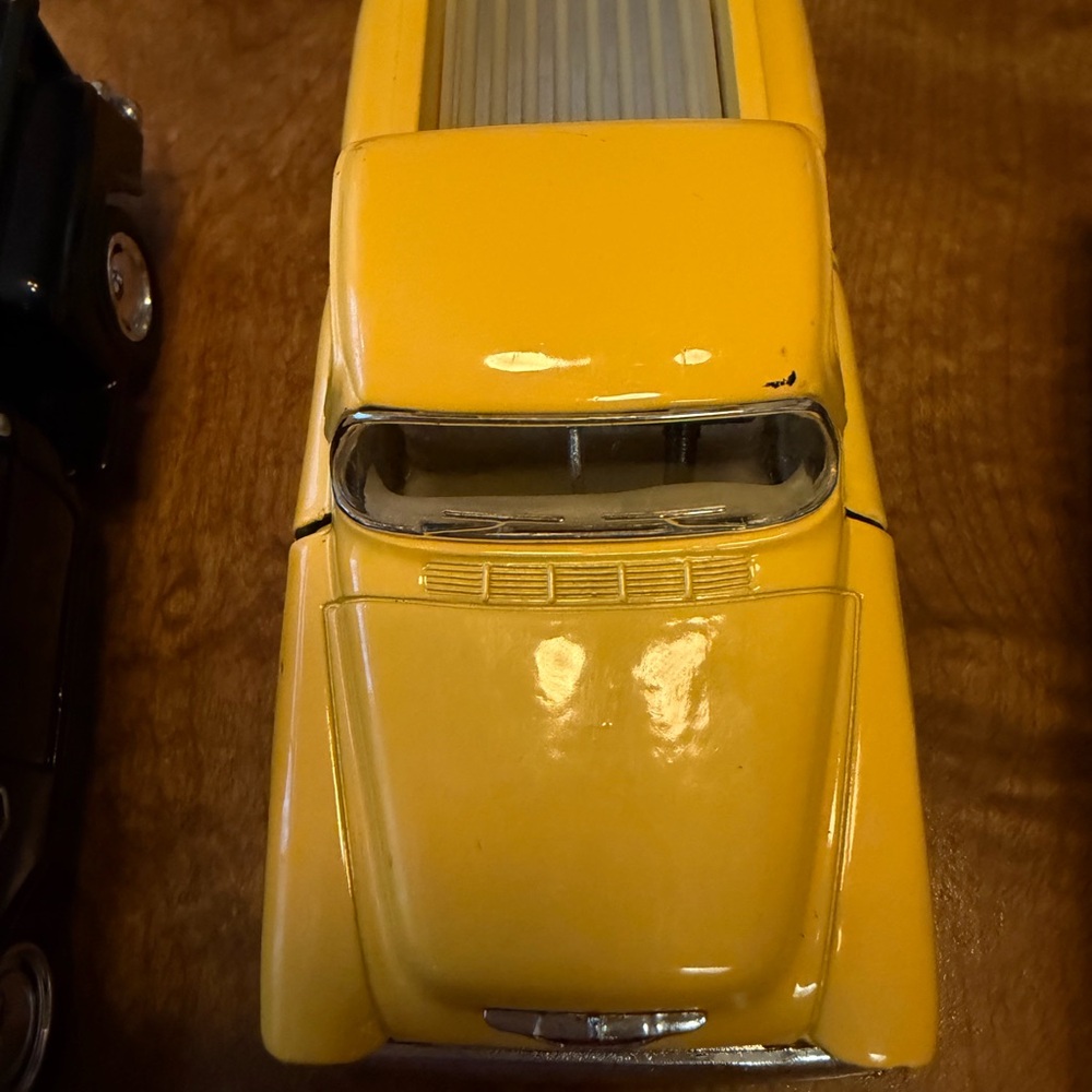 Lot of 3 collectible models of classic American cars. #R-10 - Picture 3 of 4